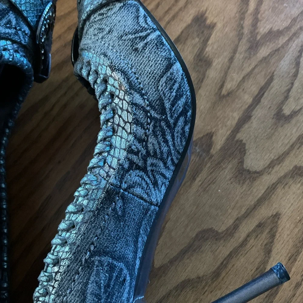 Italina Snakeskin Like Texture Print, Pointed Toe, Stilettos, Sz 7.5